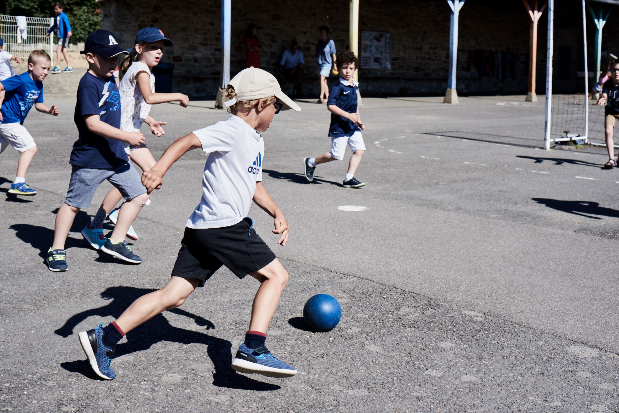 L’enjeu des écoles en milieu rural est de continuer d’accueillir tous les élèves. Un don défiscalisé aide en local & soutien les projets.