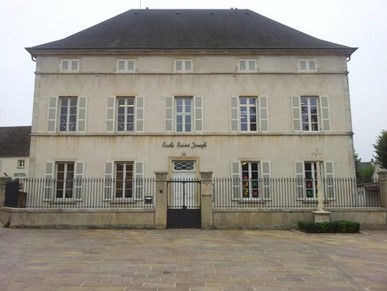 Rénovation des toilettes pour les enfants de l'école Saint-Joseph de Meursault. Projet soutenu par la la Fondation Saint Matthieu Bourgogne.