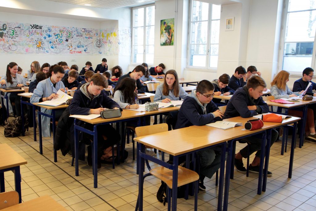 Une aide remboursable ne peut être attribuée à une école ou un établissement d'enseignement que si une campagne d'appel à dons est engagée ...