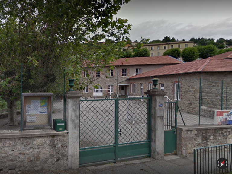 Aménagement pour le bien être de tous, à l'école Saint-François-Régis de Saint-Sauveur-en-Rue. Projet soutenu par la Fondation Saint Matthieu Loire