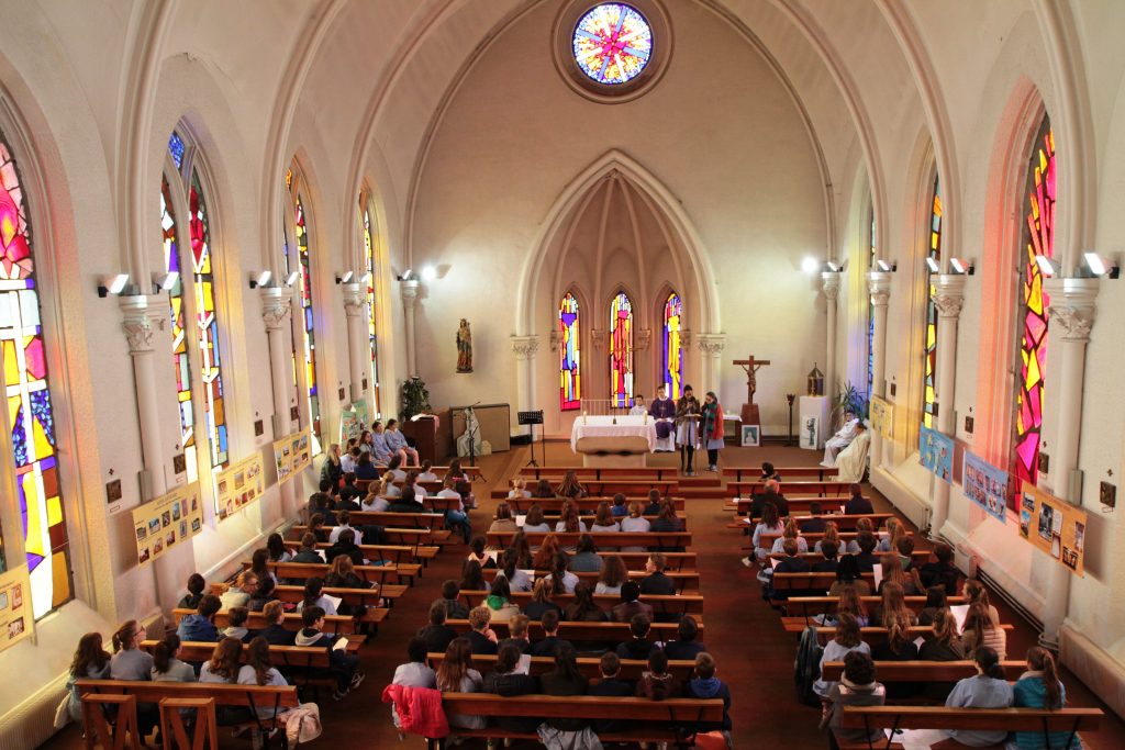 Collège Anne-Marie Javouhey à Senlis
La Fondation Saint Matthieu s’est bâtie sur la conviction que les 7 200 établissements catholiques, qui accueillent chaque jour plus de deux millions d’élèves, sont une chance et un trésor à préserver et développer.